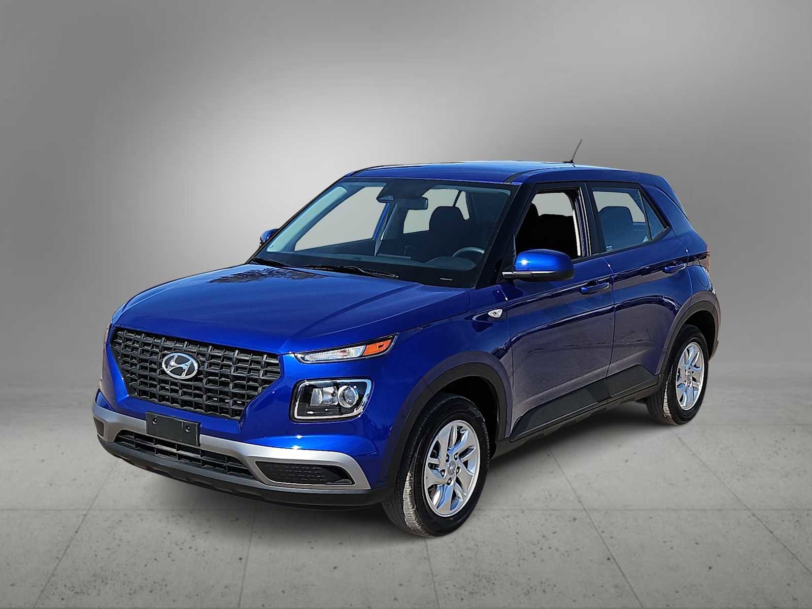 Certified 2025 Hyundai Venue SE image 4