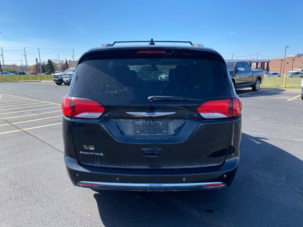 Used 2019 Chrysler Pacifica Touring-L image 7