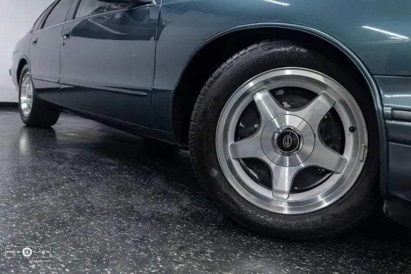 Used 1995 Chevrolet Impala SS RWD image 25