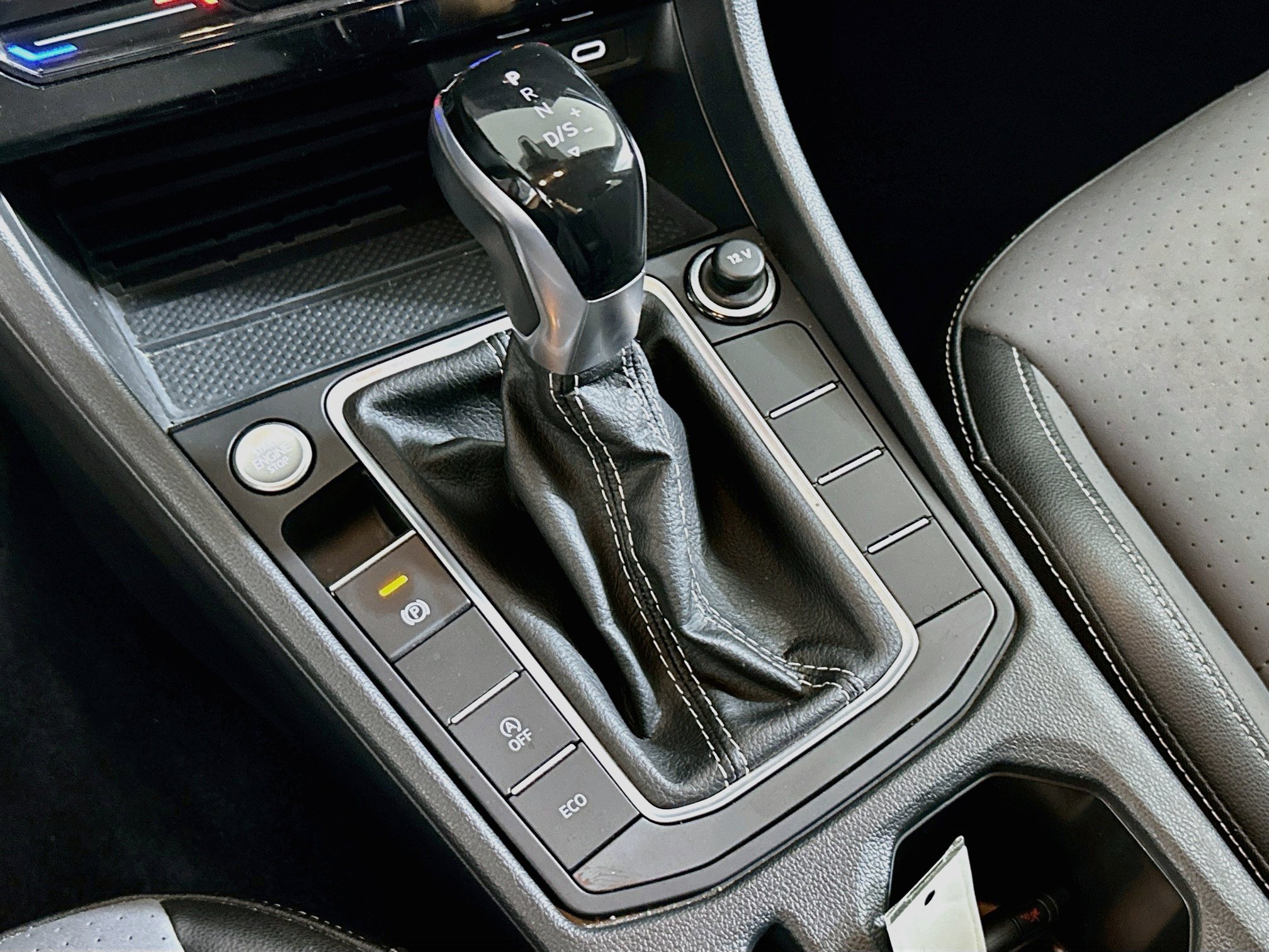 Used 2025 Volkswagen Jetta SE FWD image 25