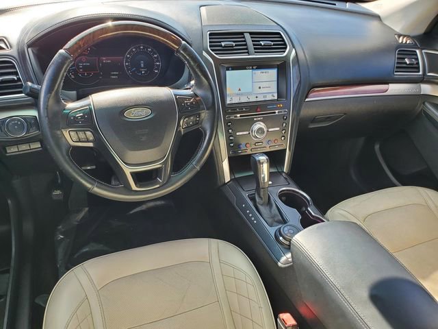 Used 2017 Ford Explorer Platinum image 17