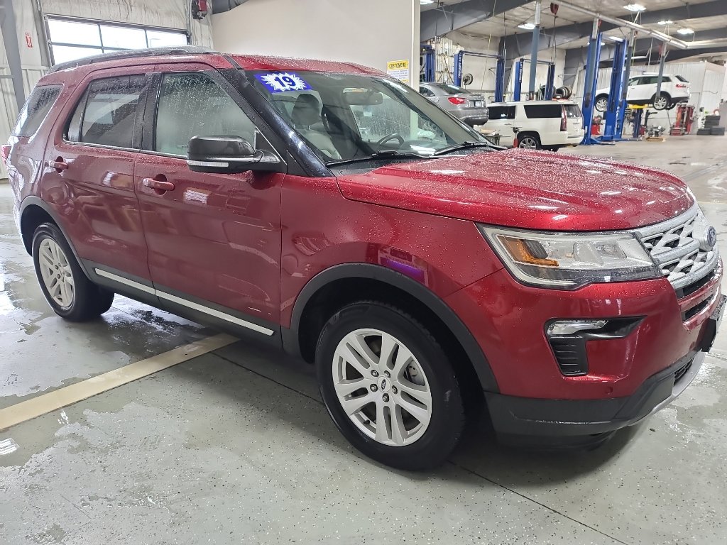 Used 2019 Ford Explorer XLT w/ Equipment Group 202A AWD/4WD image 4