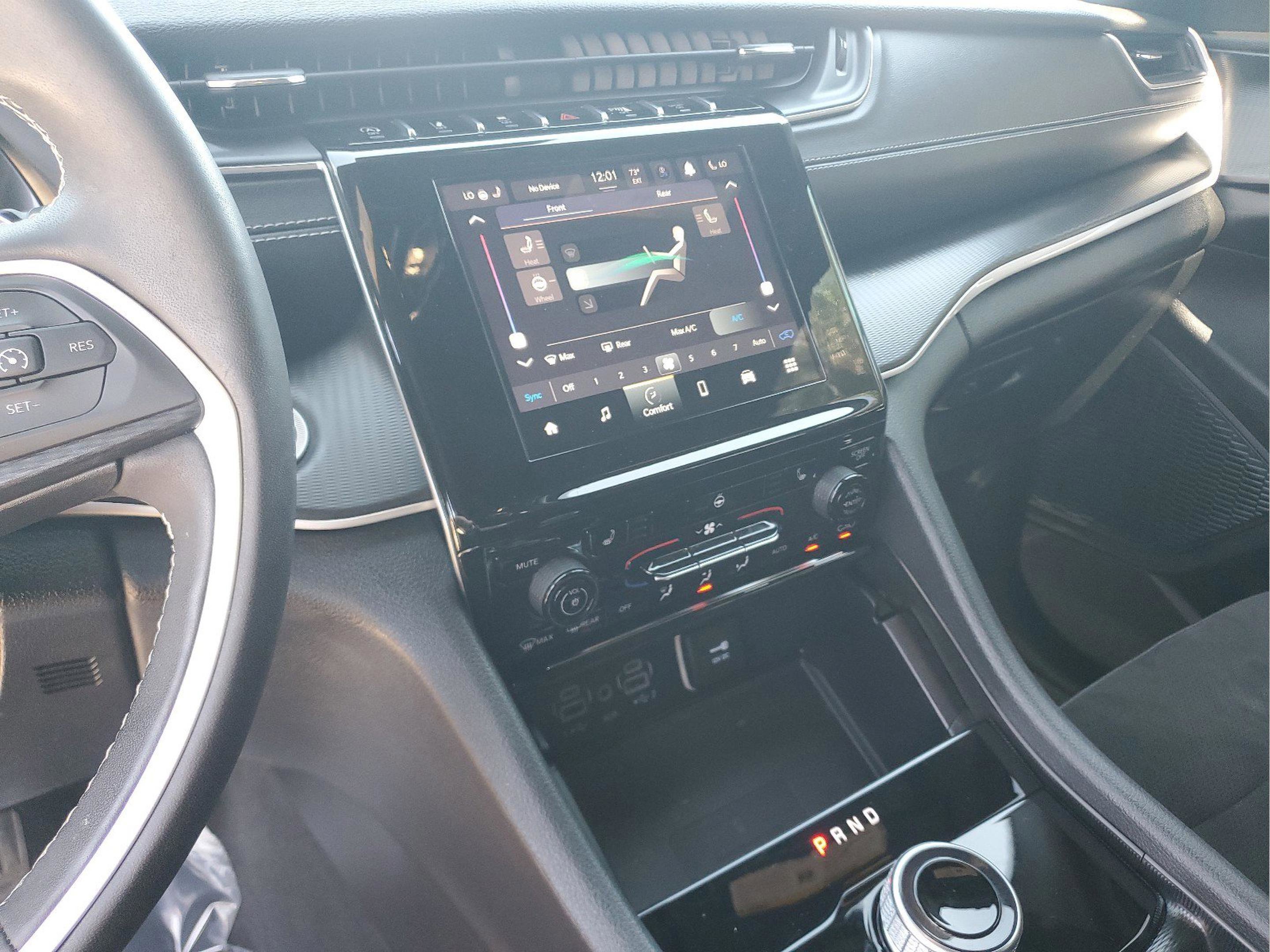 Certified 2023 Jeep Grand Cherokee L Laredo image 26