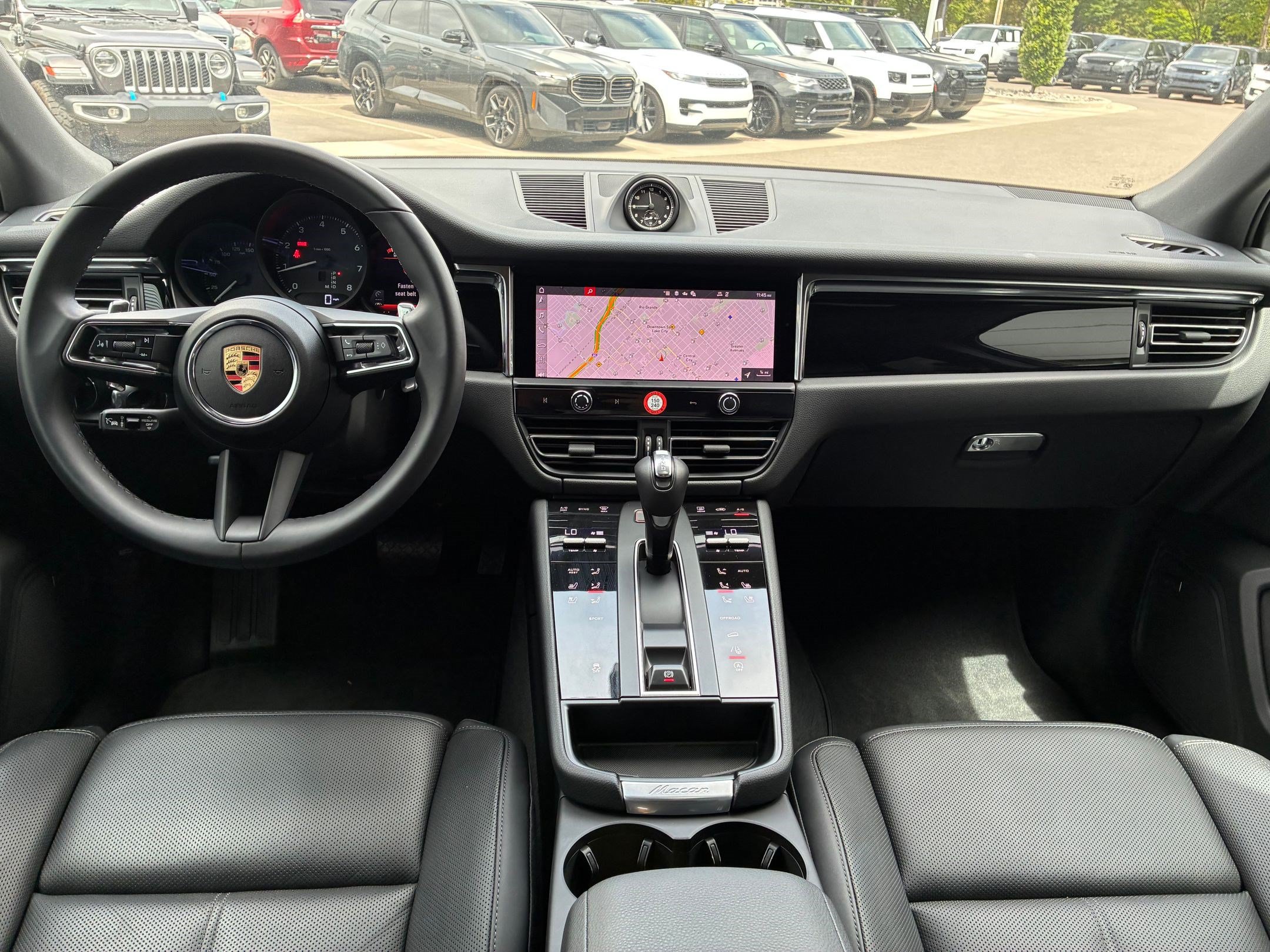 Used 2025 Porsche Macan AWD/4WD image 26