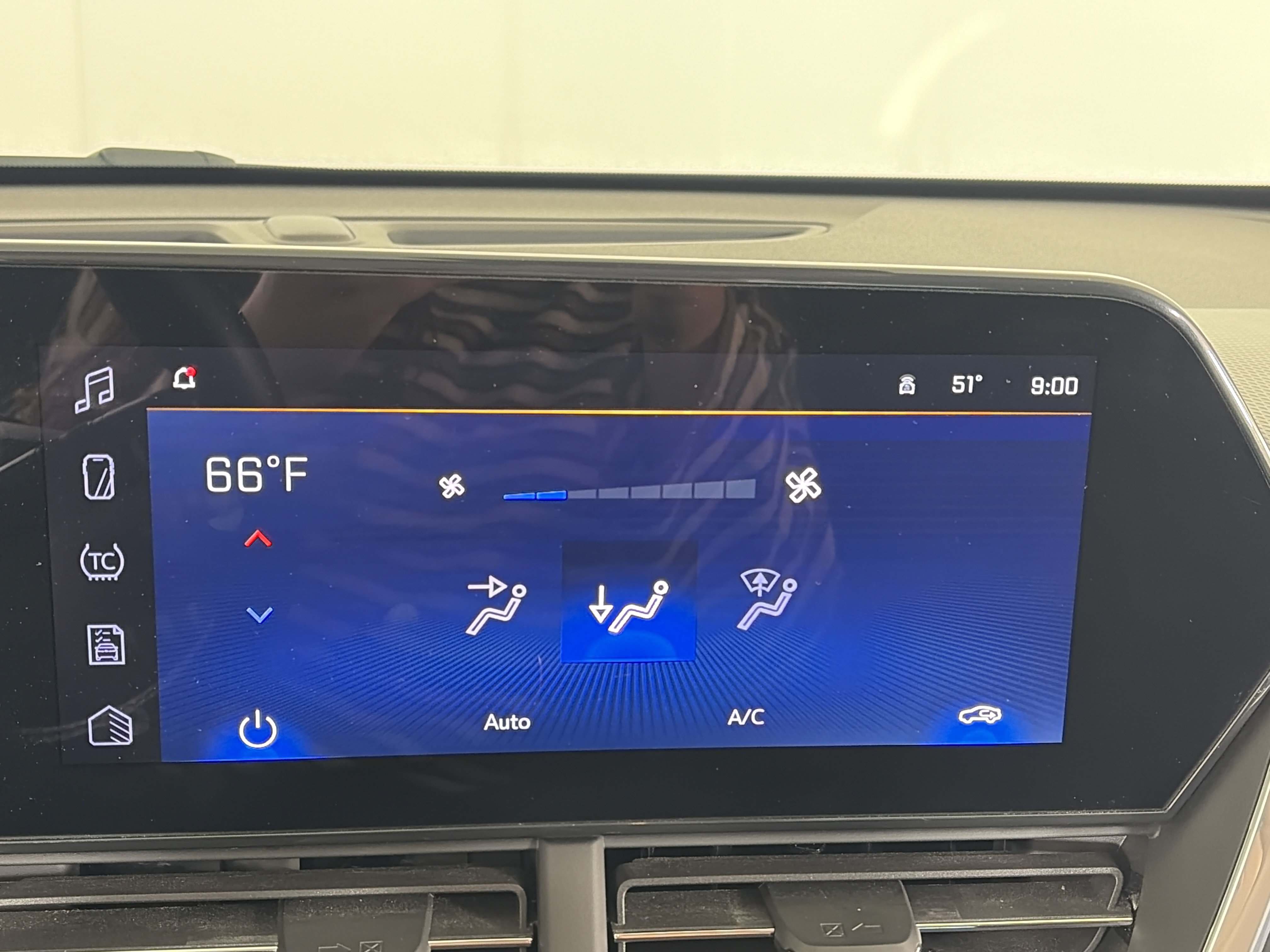 Used 2024 Chevrolet Trax LT w/ Driver Confidence Package FWD image 19