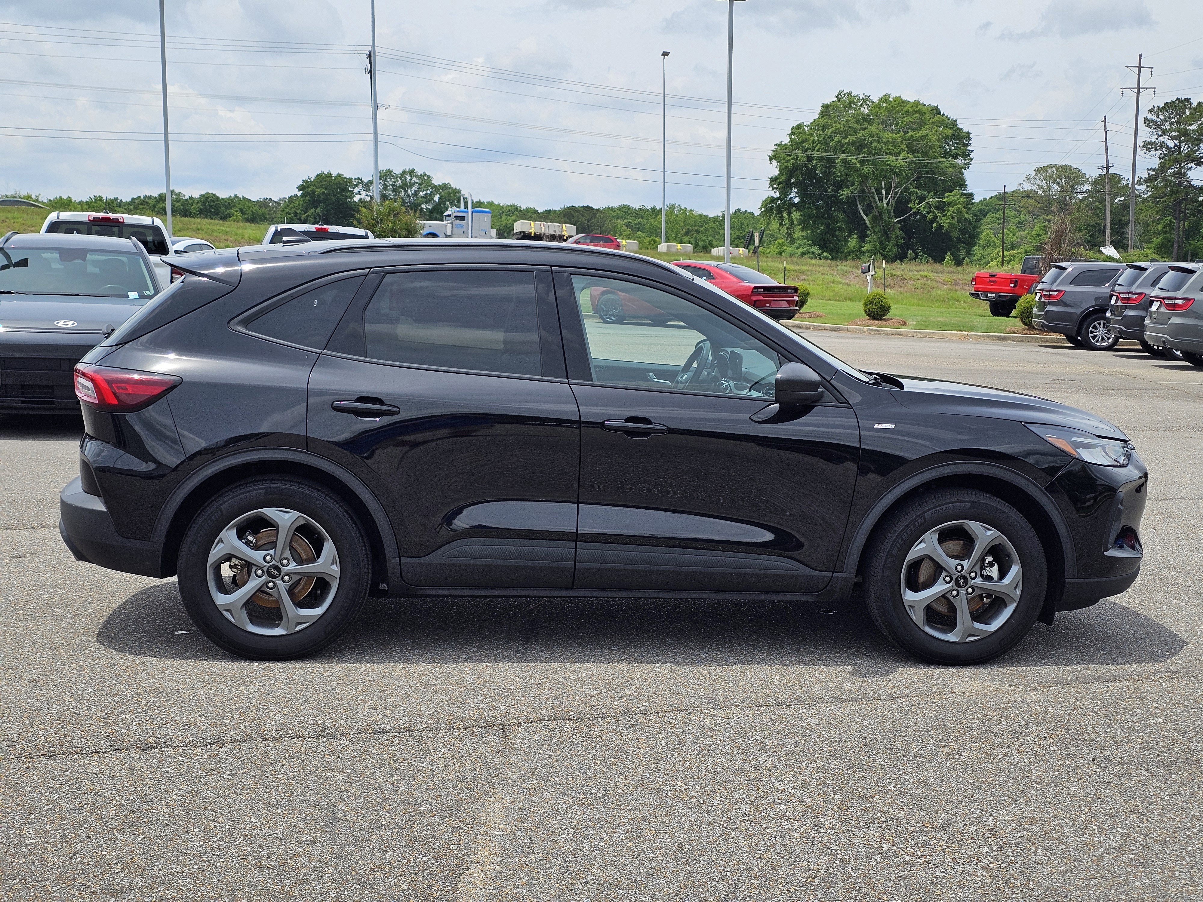 Used 2025 Ford Escape ST-Line FWD image 8