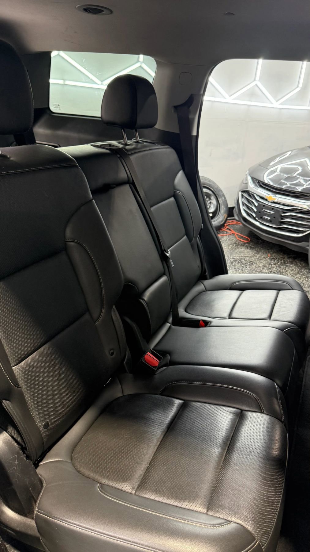 Used 2023 GMC Acadia SLT AWD/4WD image 16