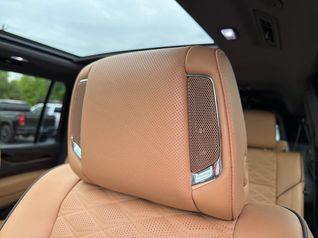 Used 2024 Cadillac Escalade ESV Sport AWD/4WD image 10