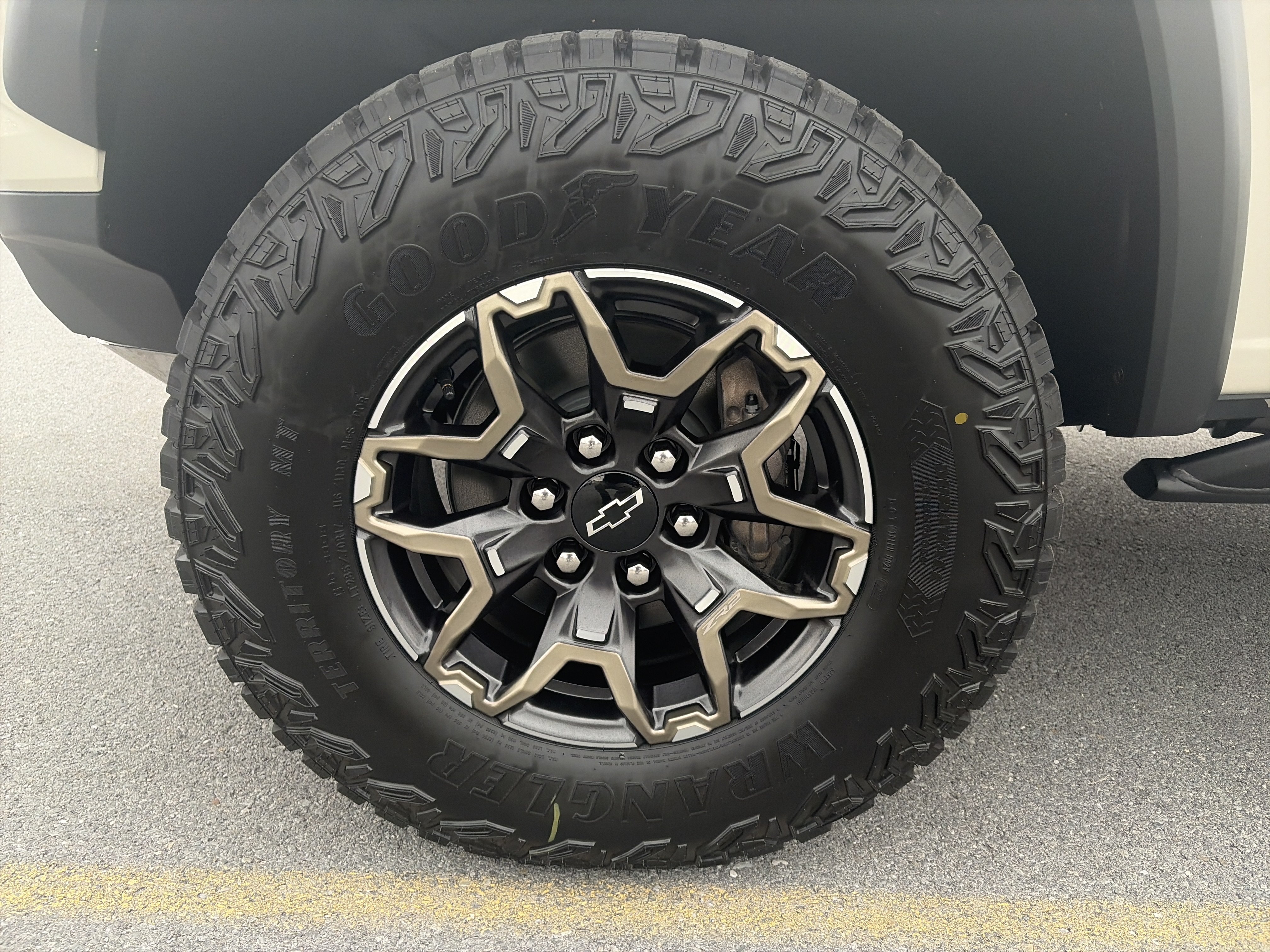 New 2026 Chevrolet Colorado ZR2 w/ Technology Package AWD/4WD image 15