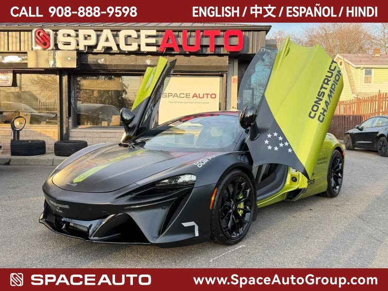 Used 2023 McLaren Artura image 1