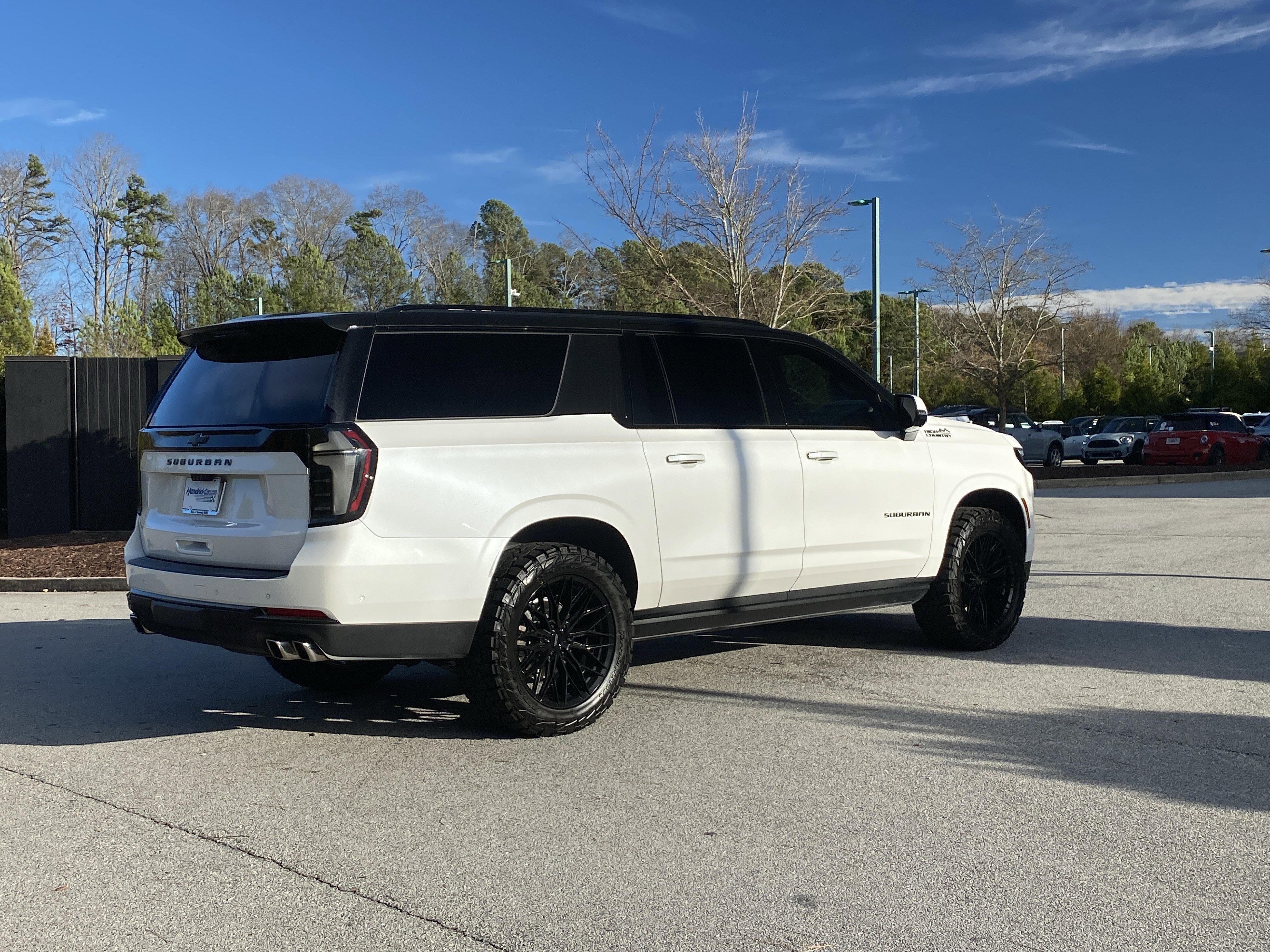 Used 2025 Chevrolet Suburban High Country image 3