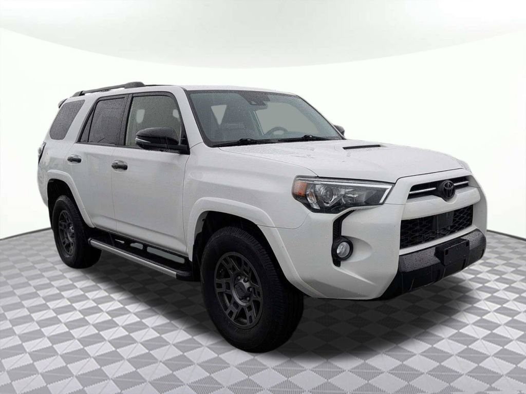 Used 2020 Toyota 4Runner Venture w/ Moonroof Package AWD/4WD video 1