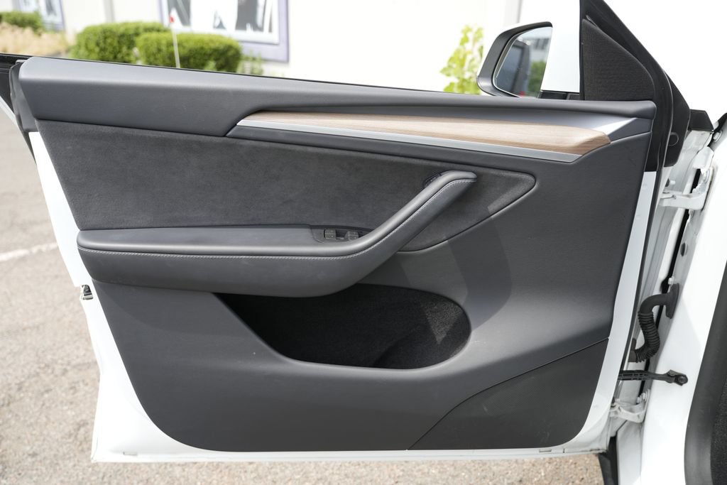 Used 2023 Tesla Model Y AWD image 19