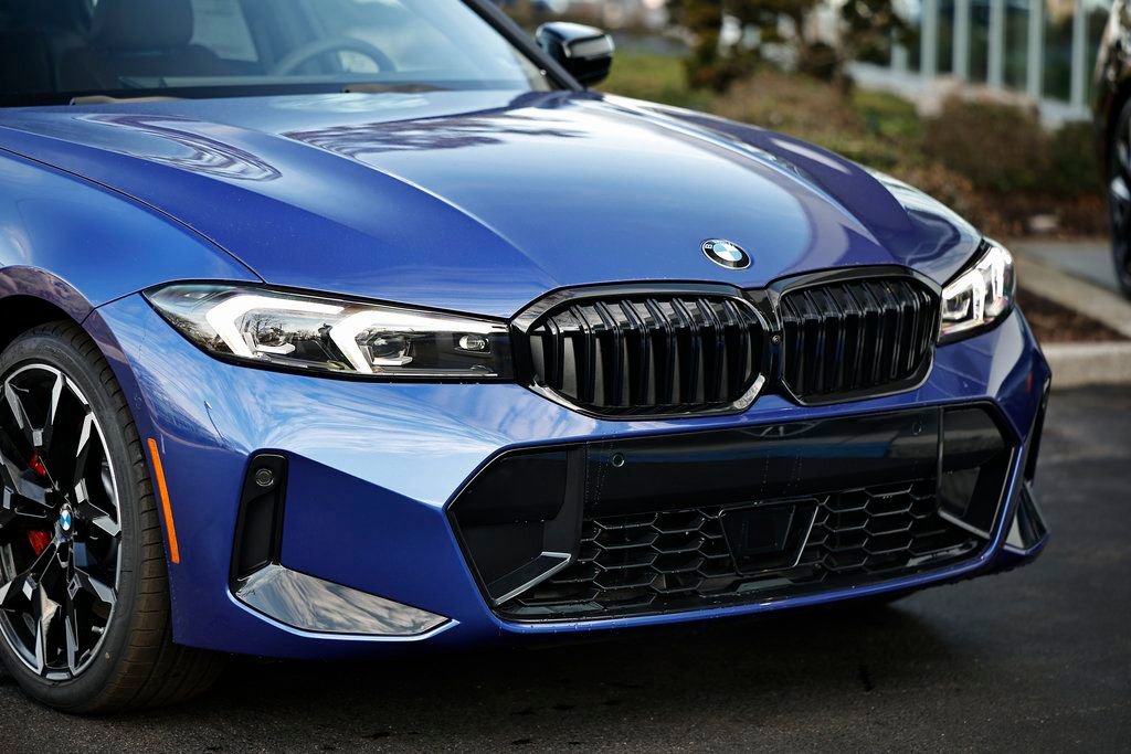 New 2026 BMW 330i Sedan w/ M Sport Package image 2