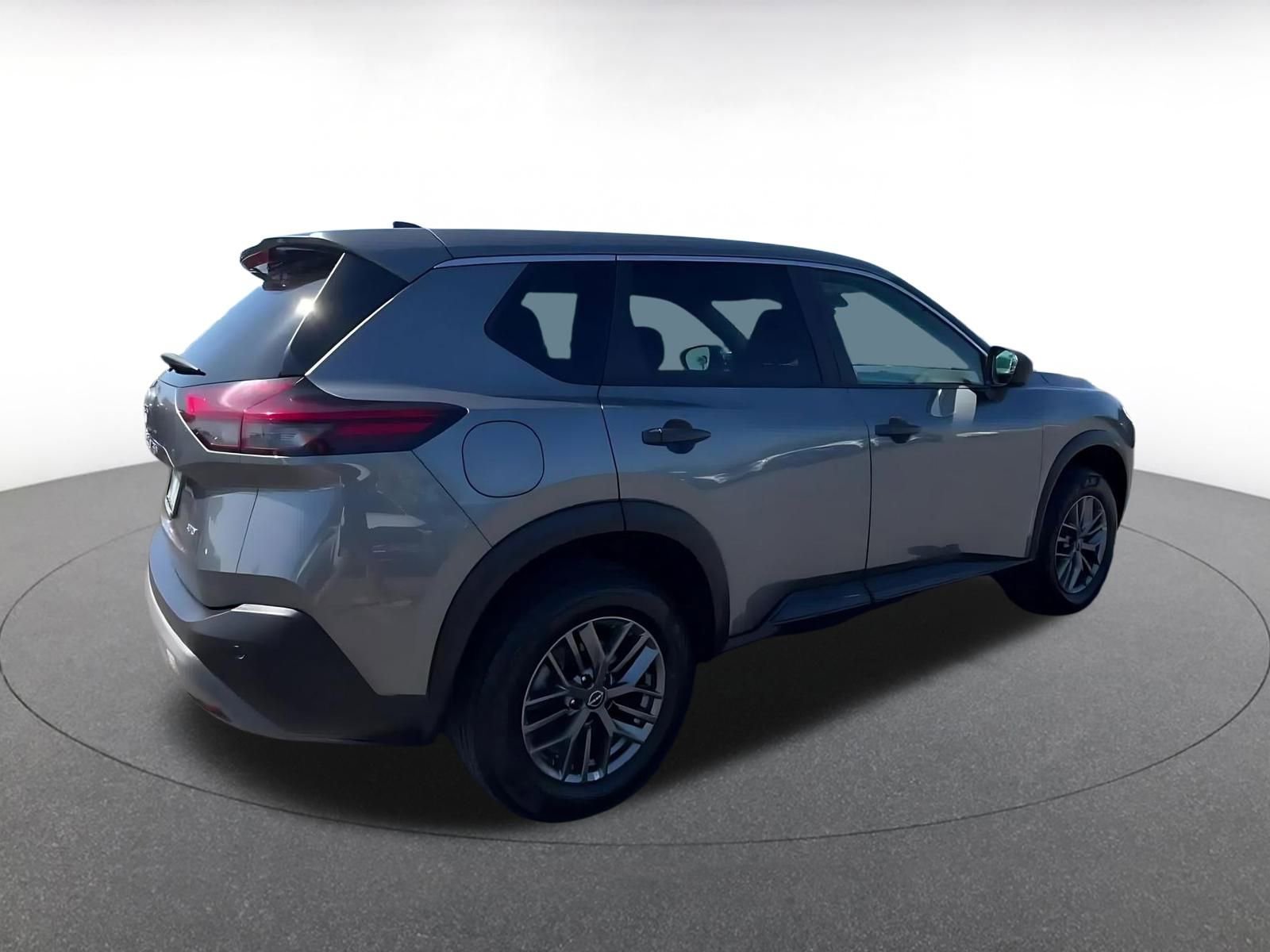 Used 2023 Nissan Rogue S image 15