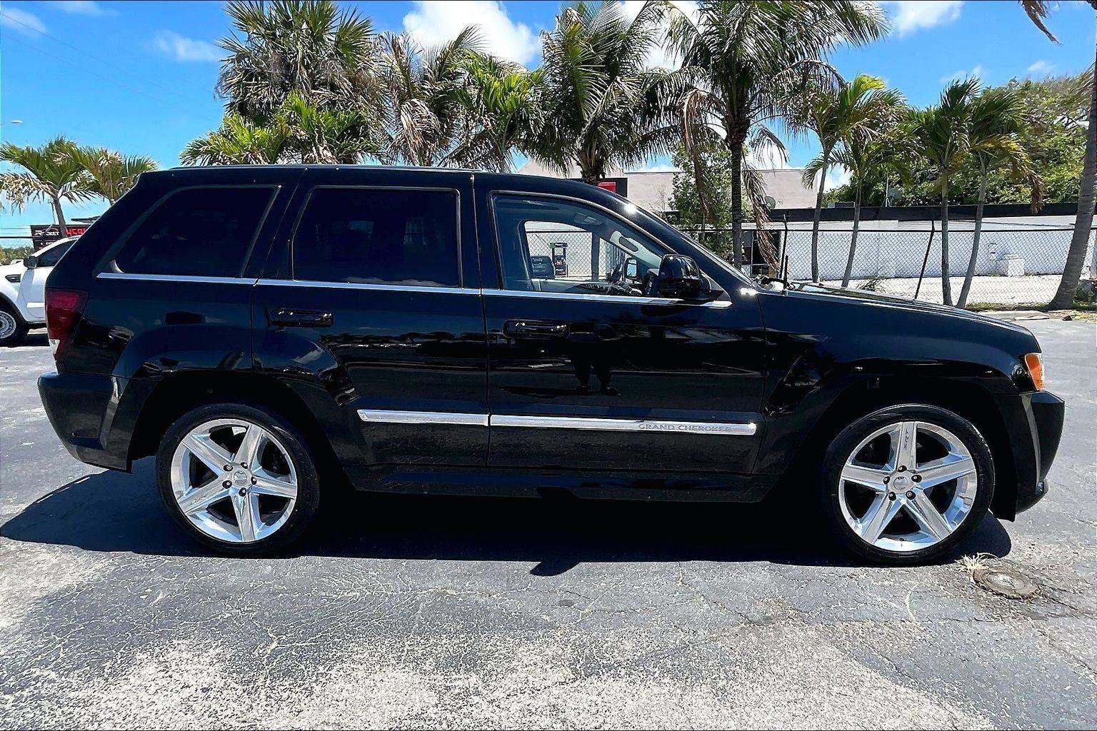 Used 2006 Jeep Grand Cherokee SRT8 w/ SRT Option Group I AWD/4WD image 29