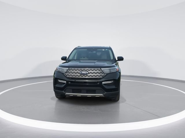 Used 2023 Ford Explorer Limited AWD/4WD image 3