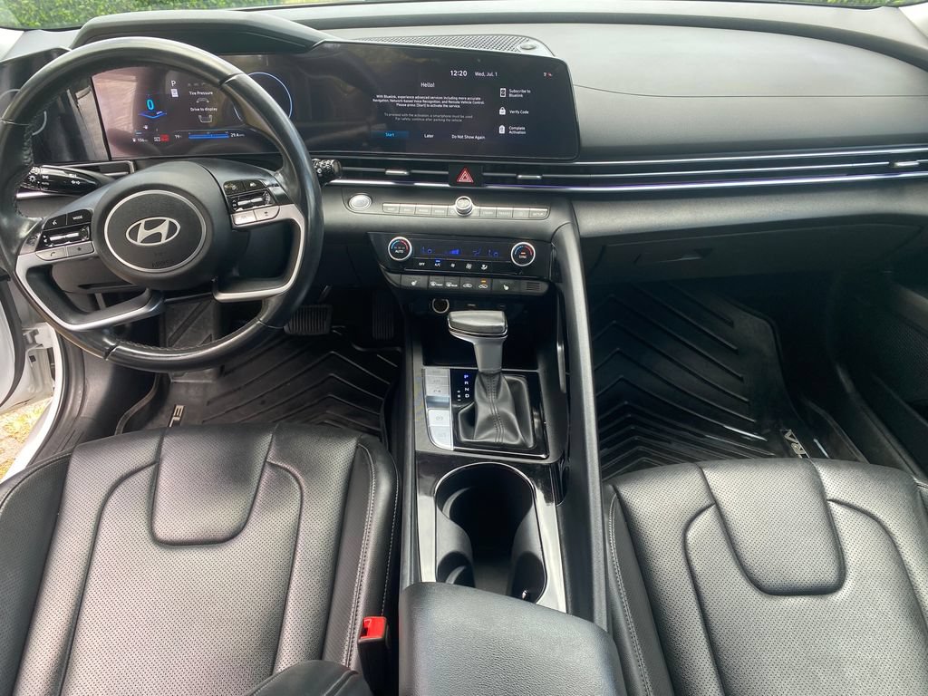 Certified 2024 Hyundai Elantra Limited FWD image 12