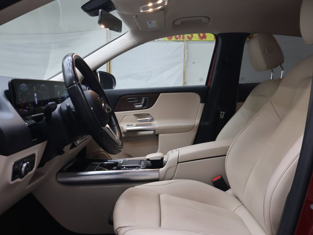 Used 2021 Mercedes-Benz GLA 250 4MATIC w/ Premium Package image 17