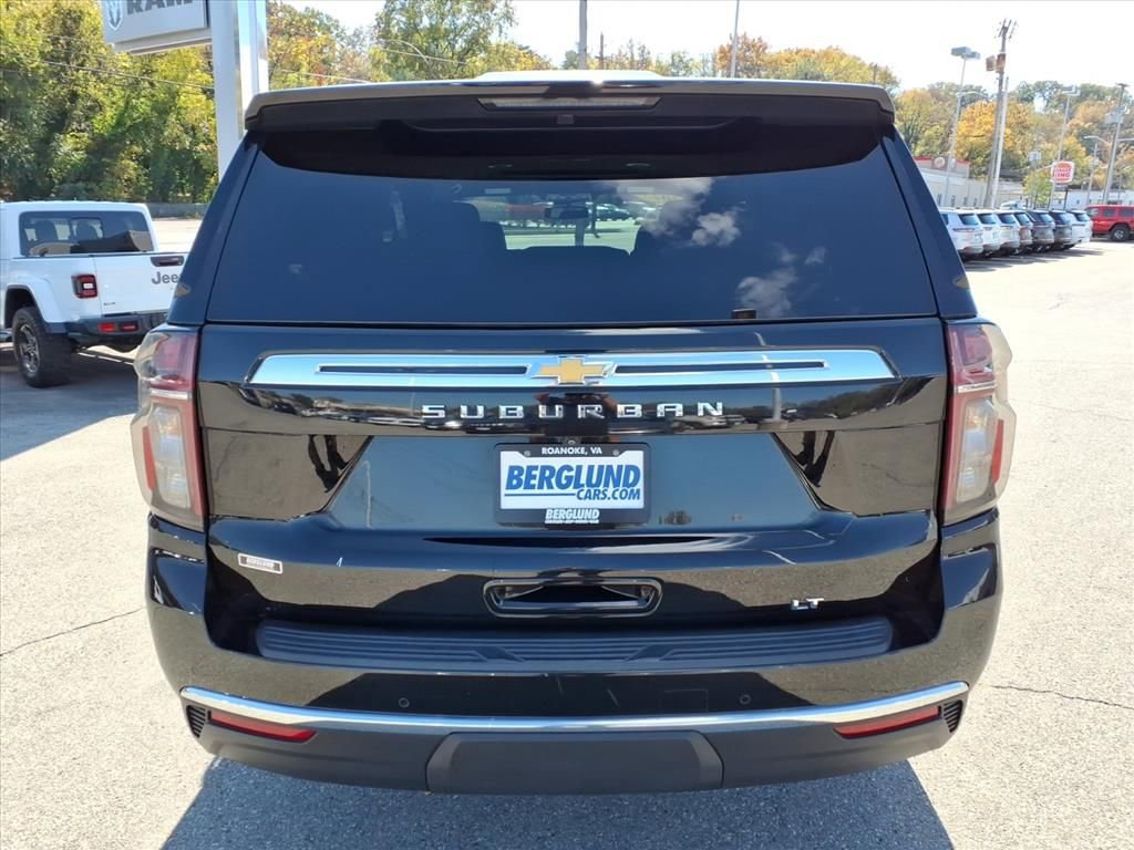 Used 2023 Chevrolet Suburban LT image 5