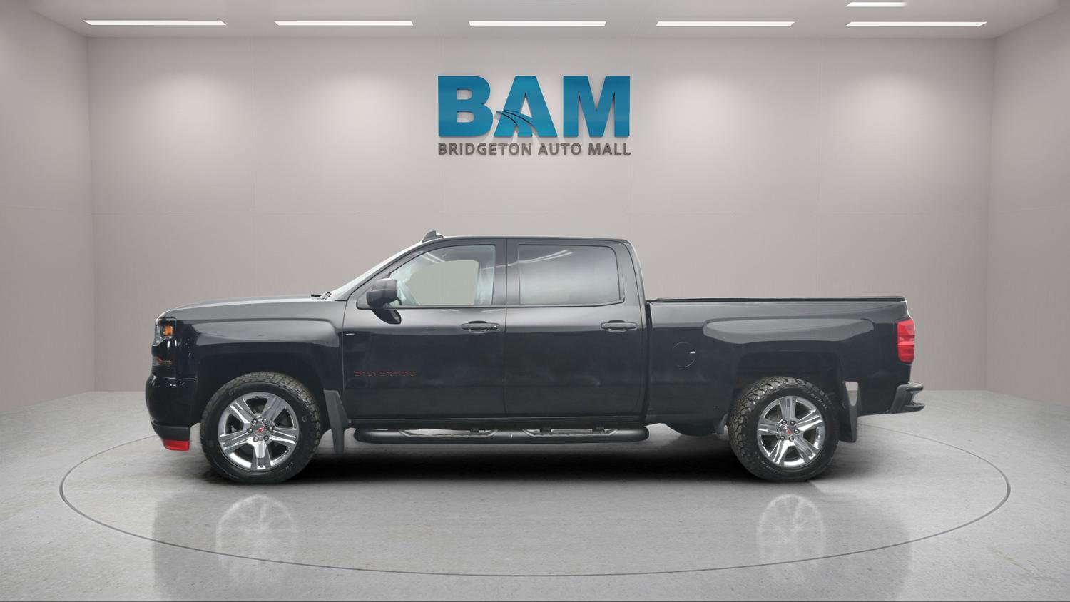 Used 2018 Chevrolet Silverado 1500 Custom w/ Custom Value Package image 4