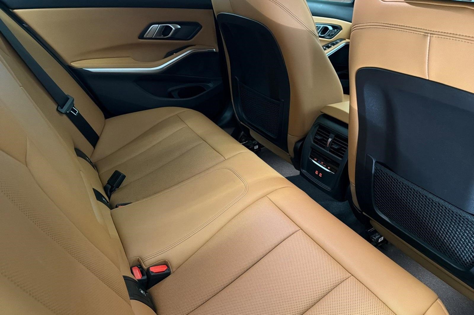 Used 2022 BMW 330e w/ Premium Package image 31