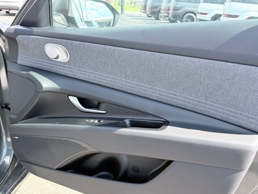 New 2025 Hyundai Elantra Limited image 20