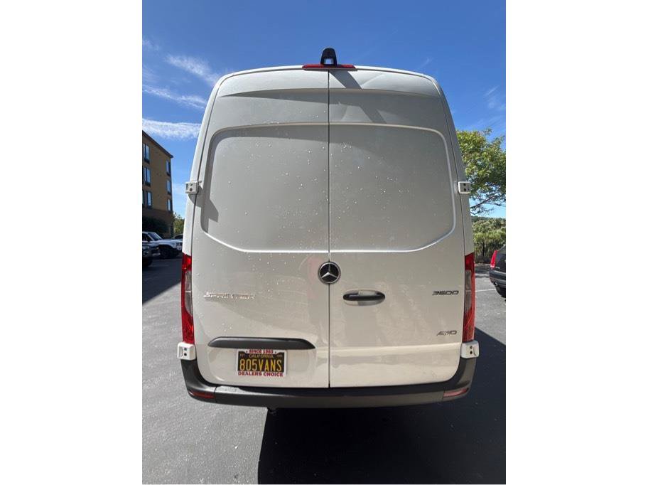 Used 2024 Mercedes-Benz Sprinter 2500 image 8