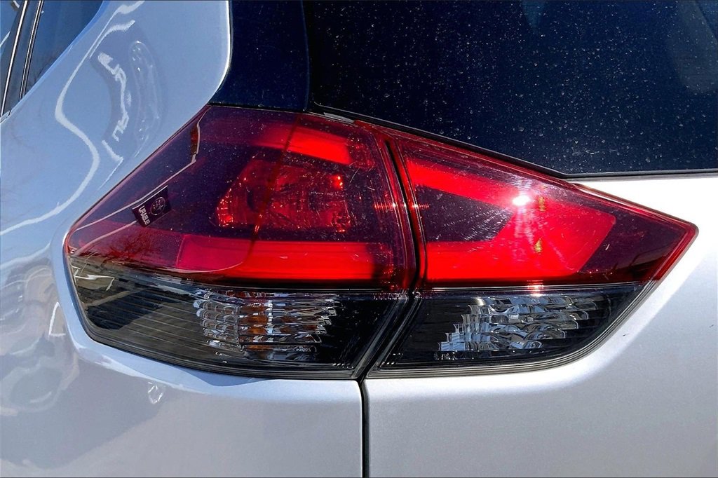 Used 2019 Nissan Rogue SV w/ Premium Package image 23