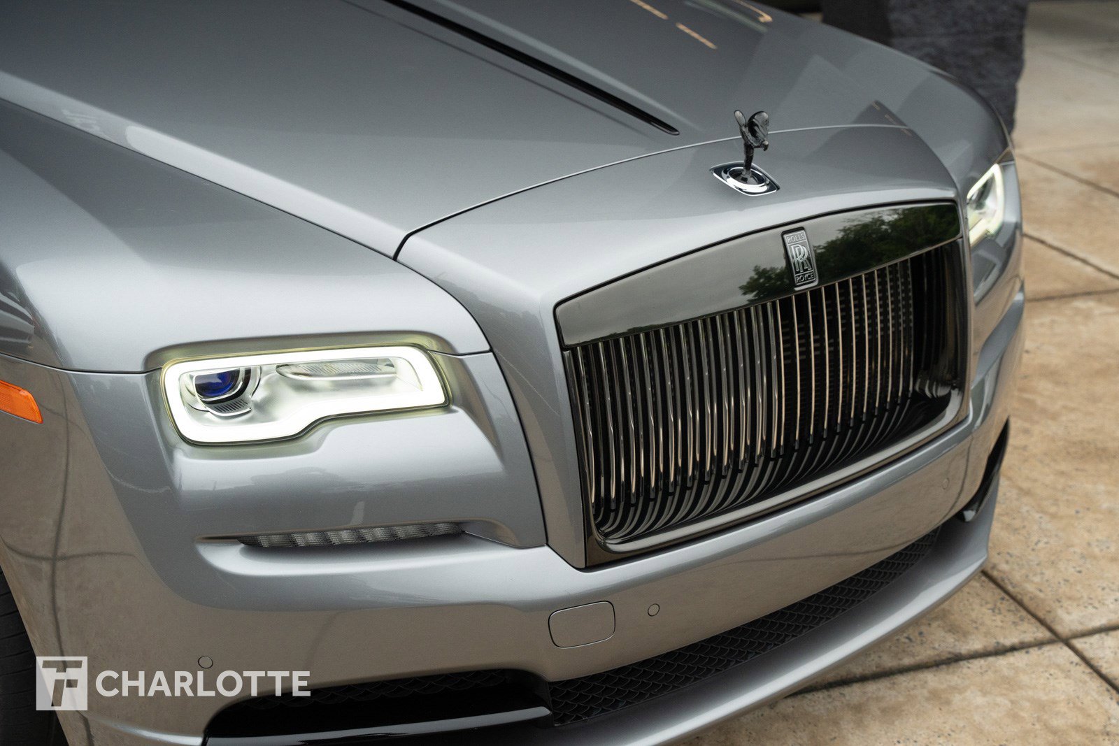 Used 2019 Rolls-Royce Dawn image 3