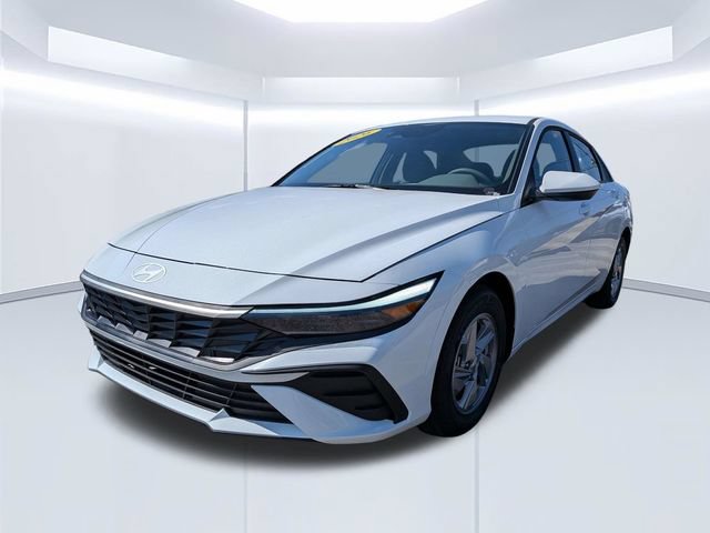 Used 2026 Hyundai Elantra SE FWD image 8