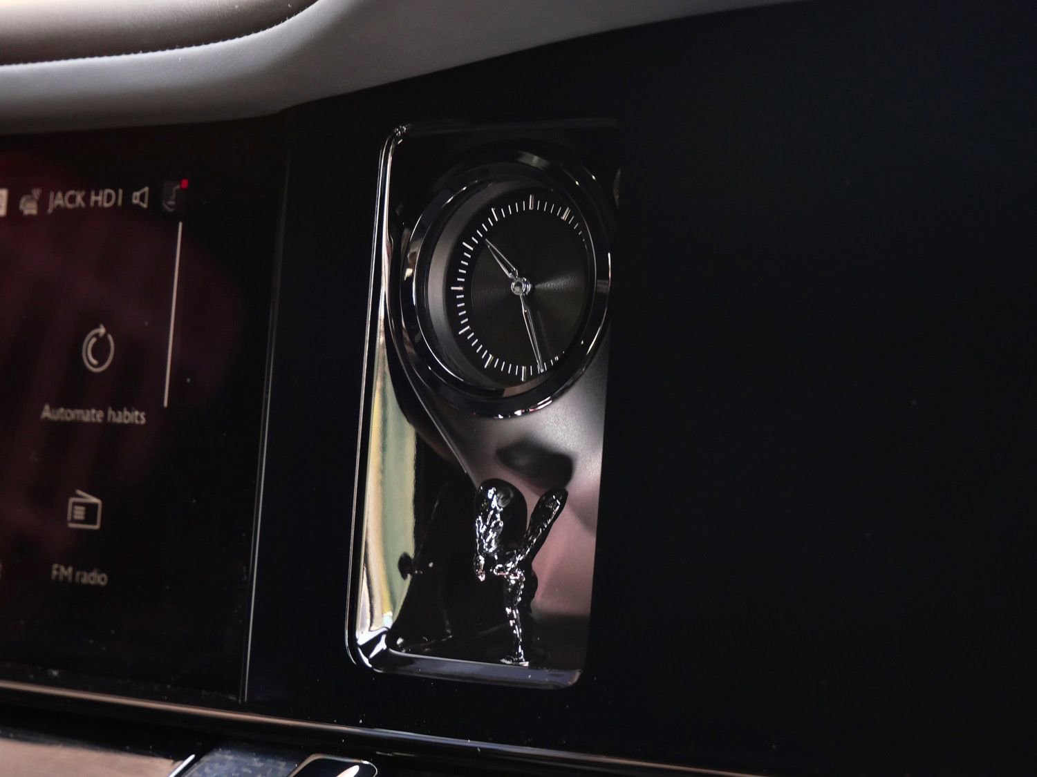 Used 2026 Rolls-Royce Cullinan Black Badge image 14