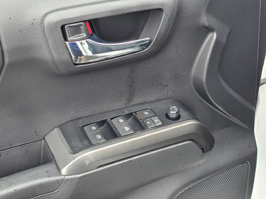 Used 2022 Toyota Tacoma TRD Off-Road AWD/4WD image 22