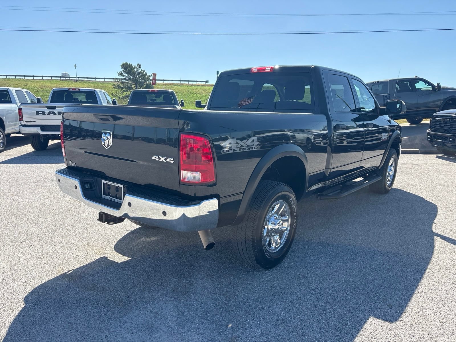 Used 2018 RAM 2500 Tradesman w/ Chrome Appearance Group AWD/4WD image 6