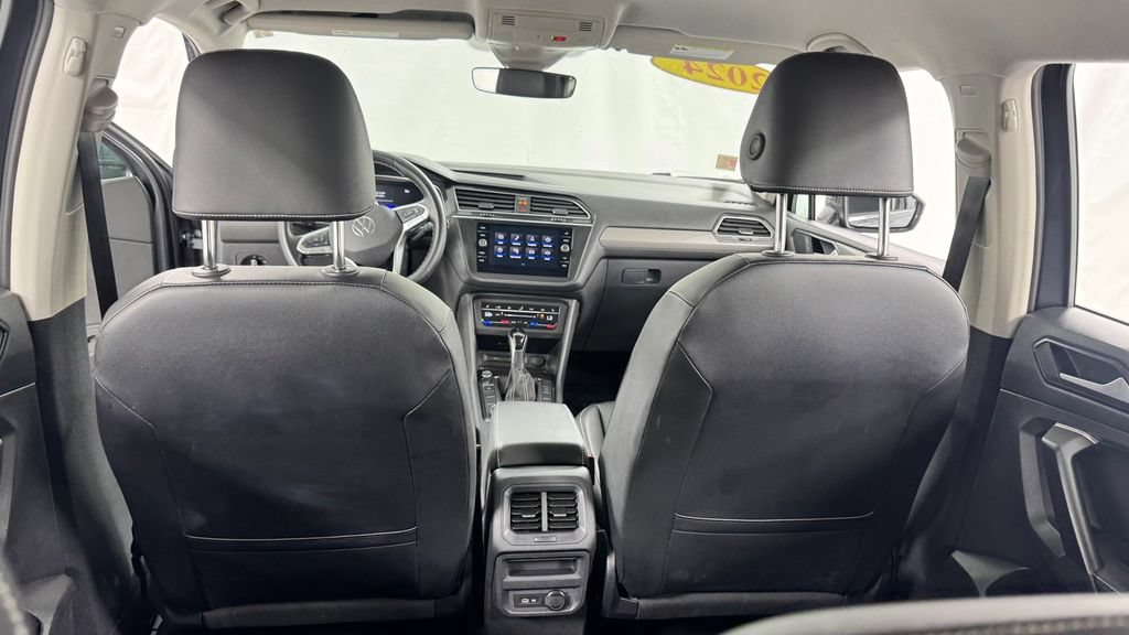 Used 2024 Volkswagen Tiguan SE AWD/4WD image 18