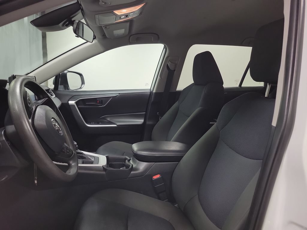 Used 2021 Toyota RAV4 LE AWD/4WD image 15