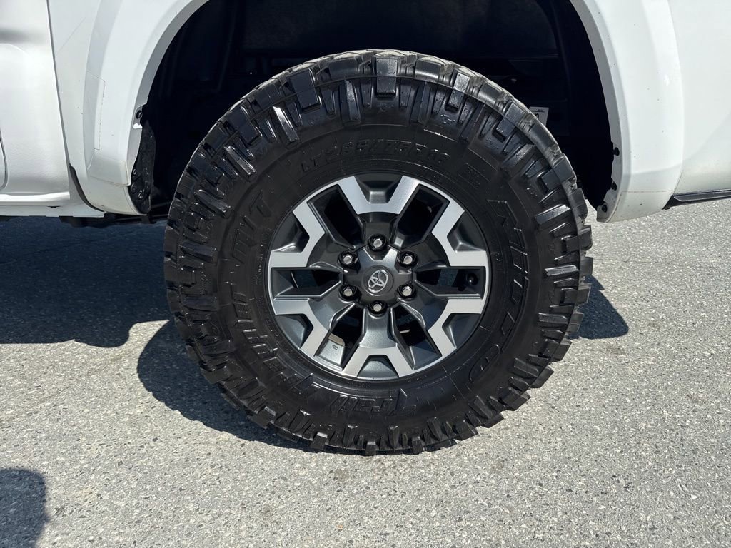 Used 2023 Toyota Tacoma SR5 w/ Technology Package image 32