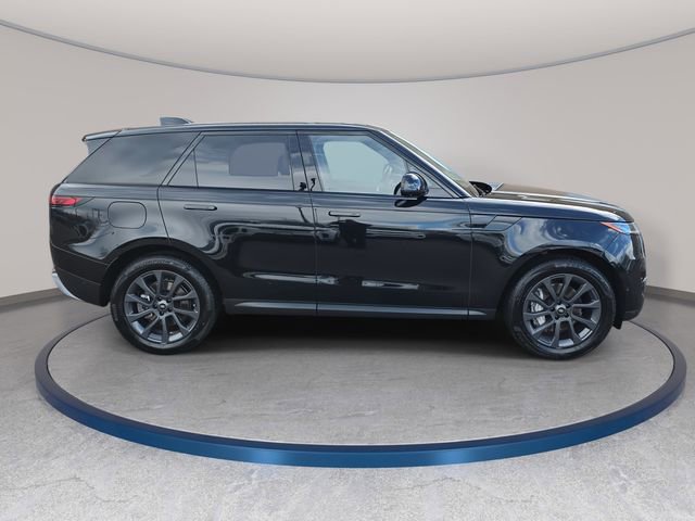 Used 2025 Land Rover Range Rover Sport SE image 5