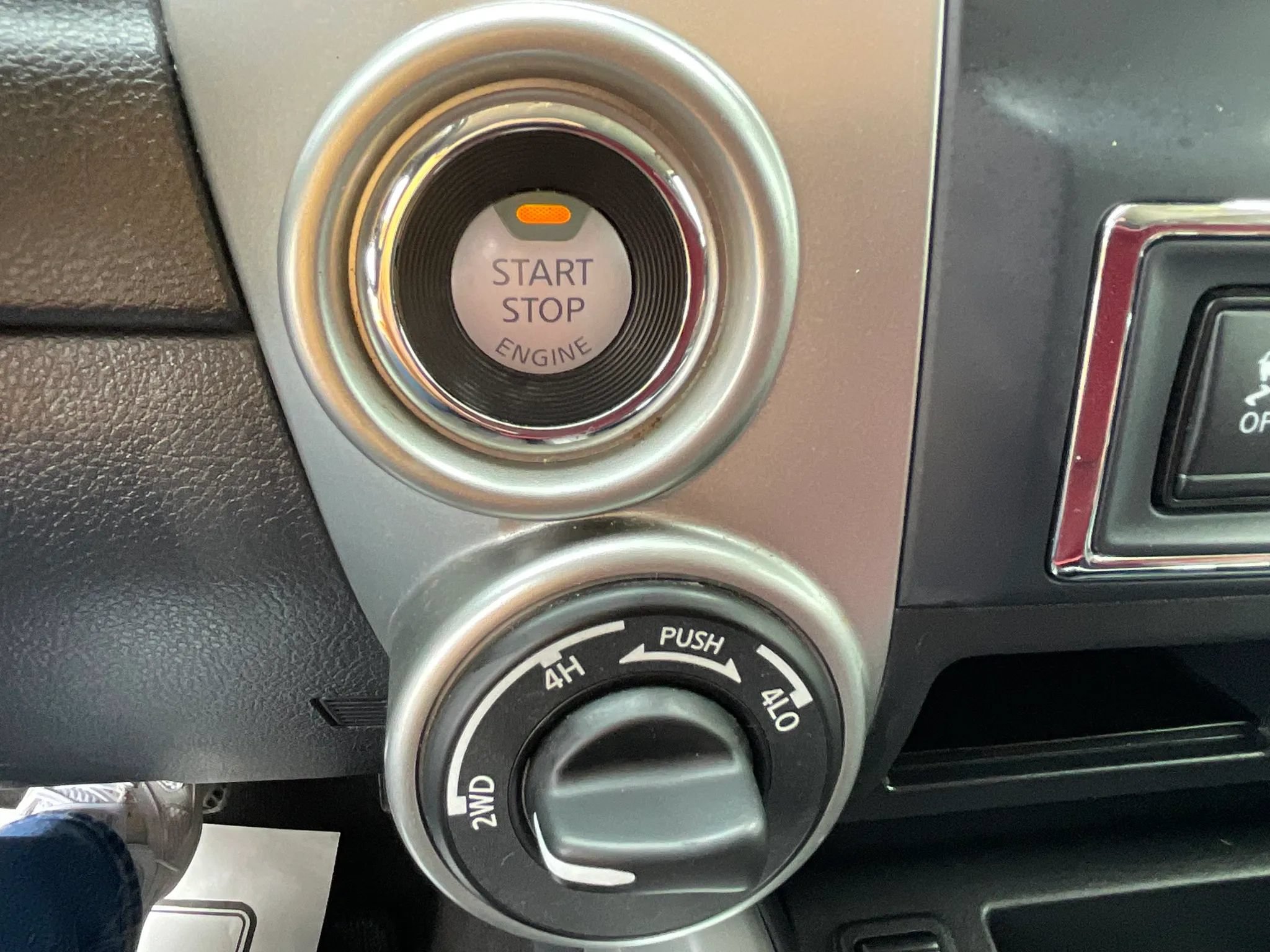 Used 2021 Nissan Titan SV w/ SV Convenience Package AWD/4WD image 25