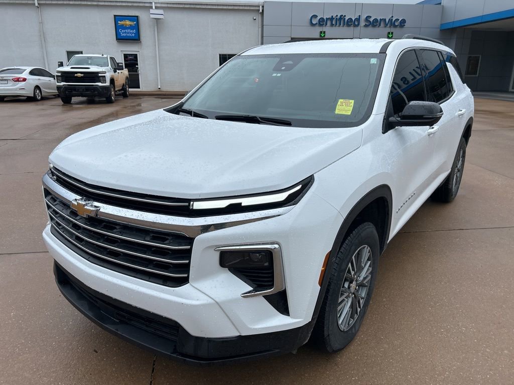 Used 2024 Chevrolet Traverse LT w/ Trailering Package FWD image 1