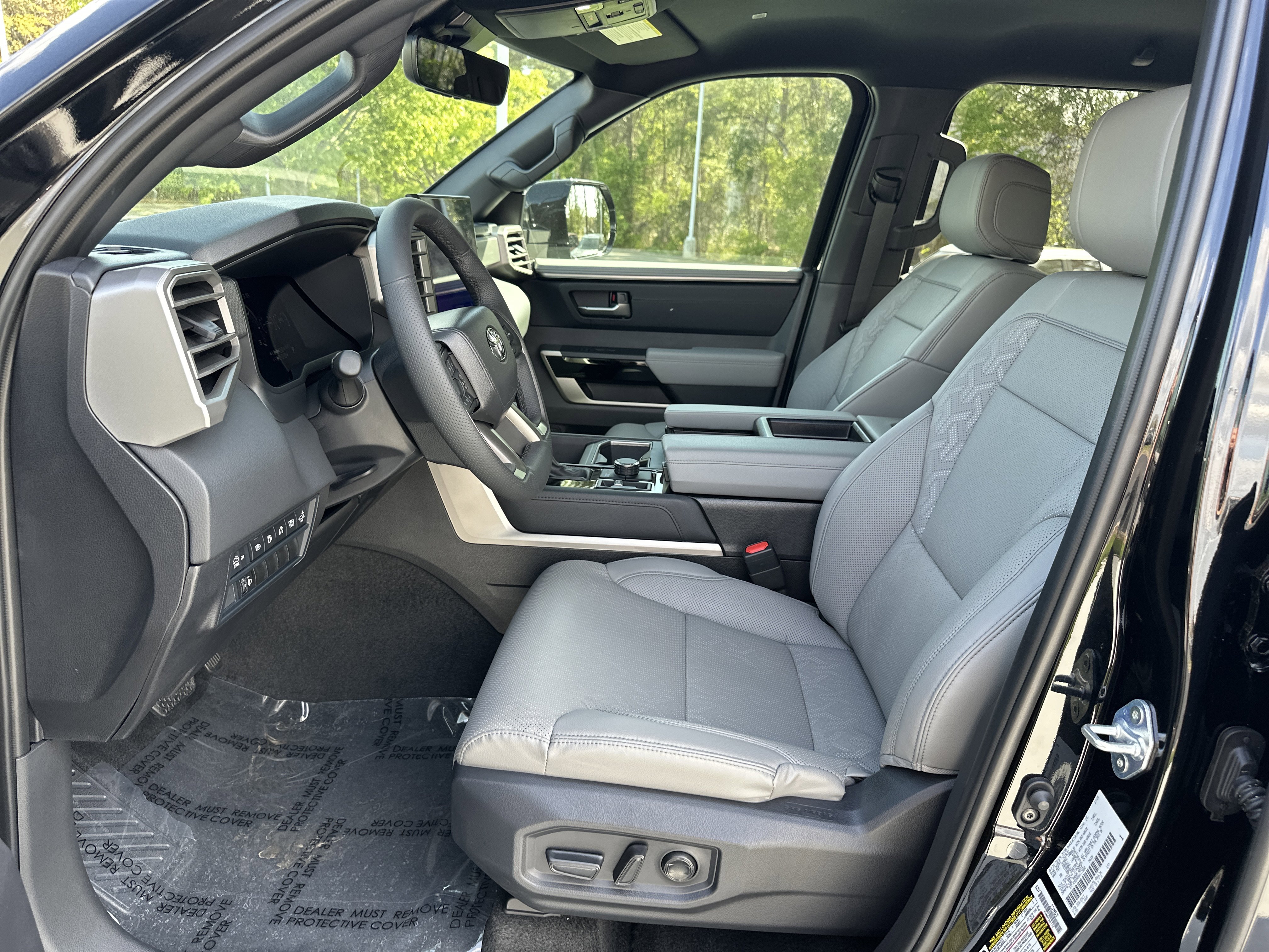 Used 2025 Toyota Tundra Limited AWD/4WD image 16