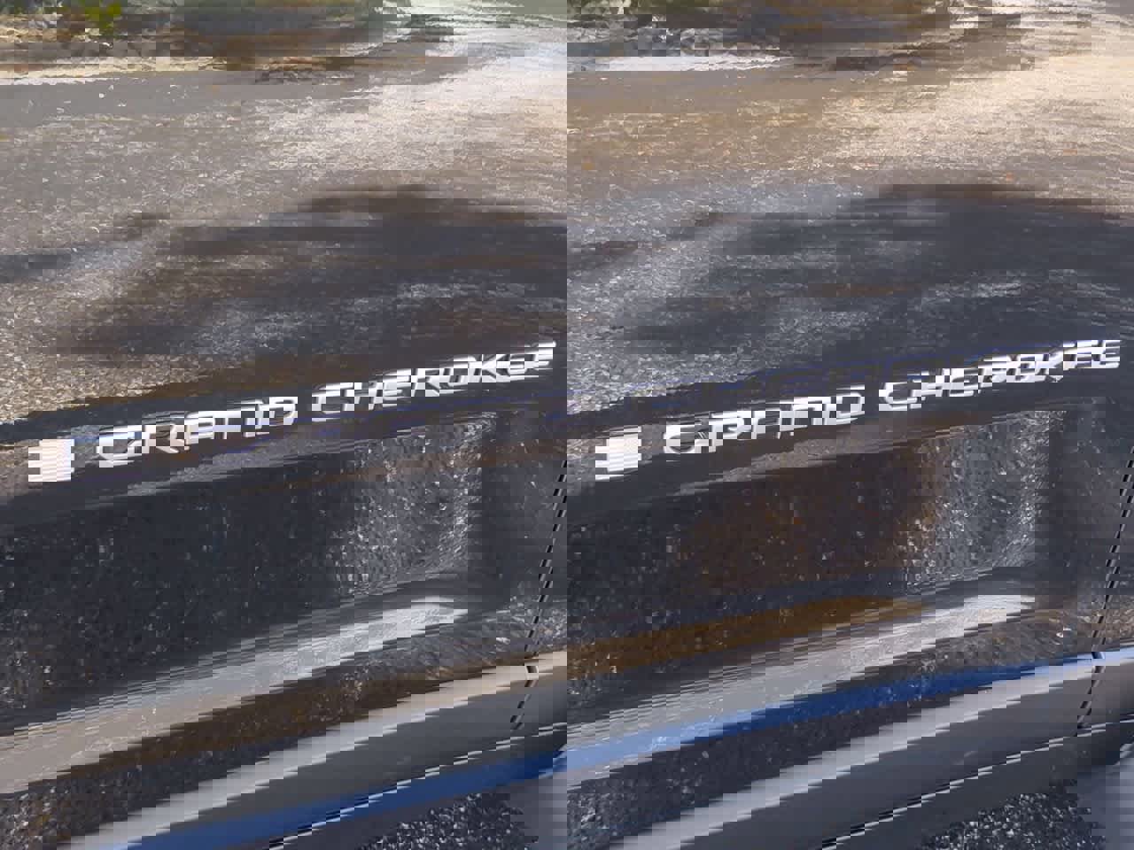 Used 2024 Jeep Grand Cherokee Limited image 13