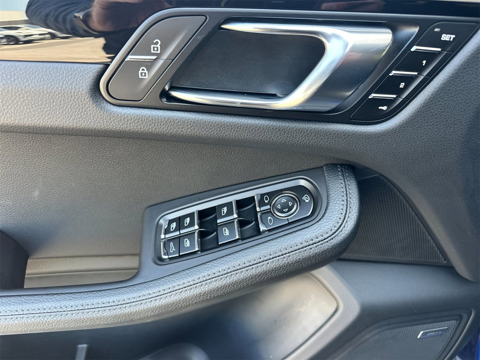 Used 2025 Porsche Macan image 12