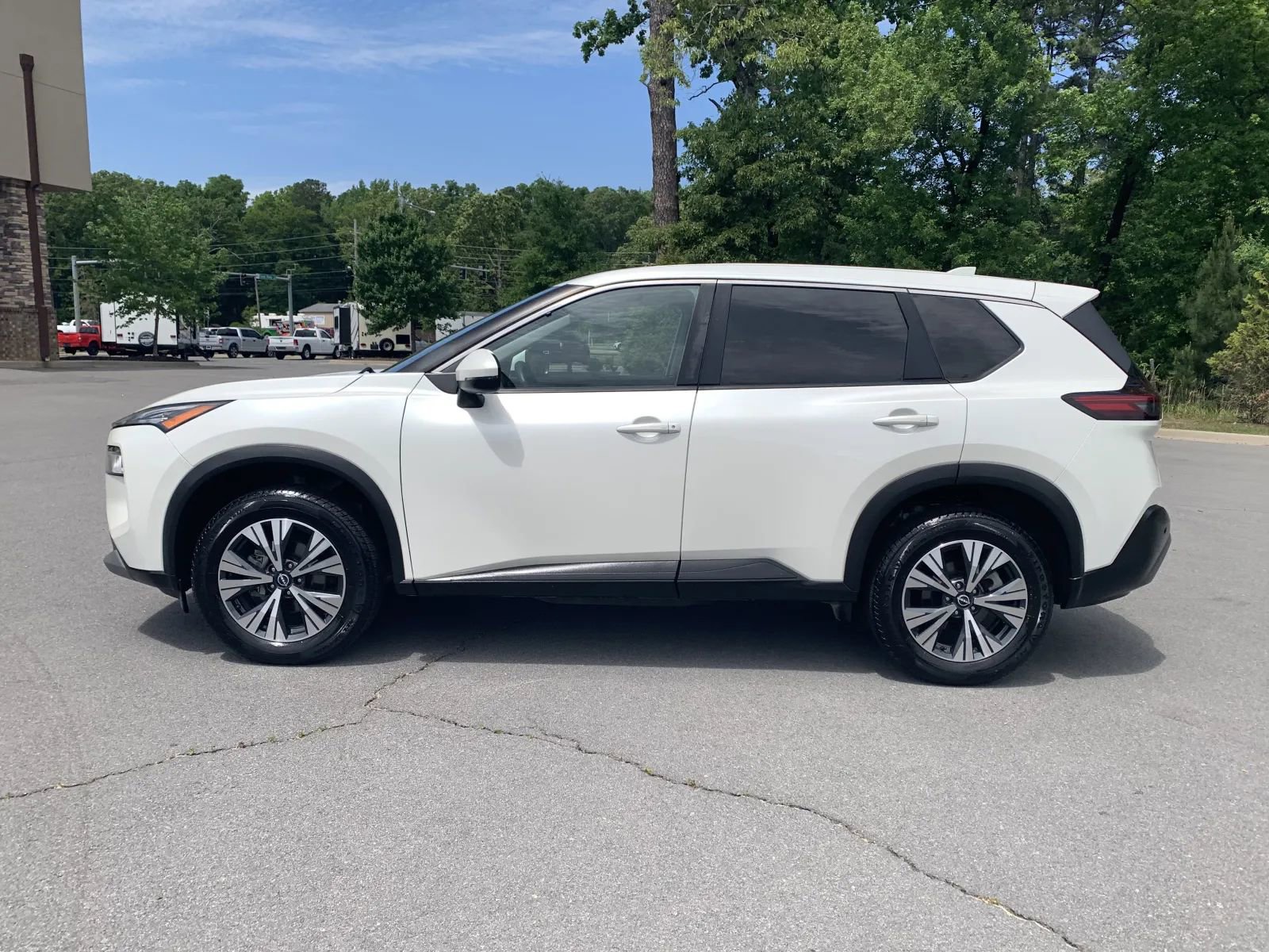 Used 2022 Nissan Rogue SV FWD image 4