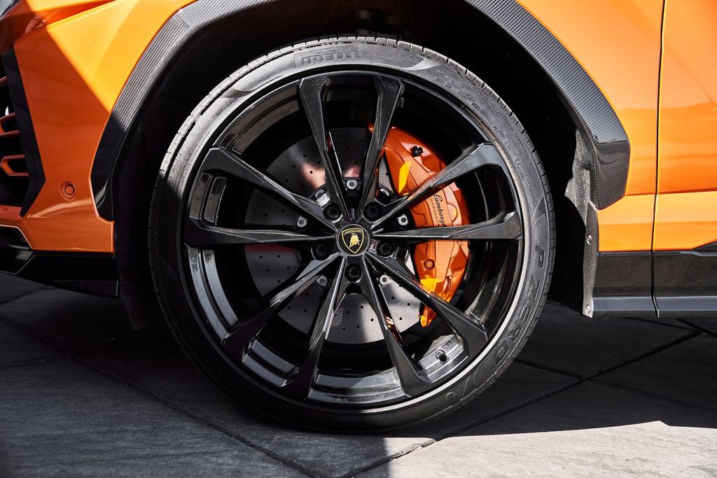 Used 2022 Lamborghini Urus AWD/4WD image 3
