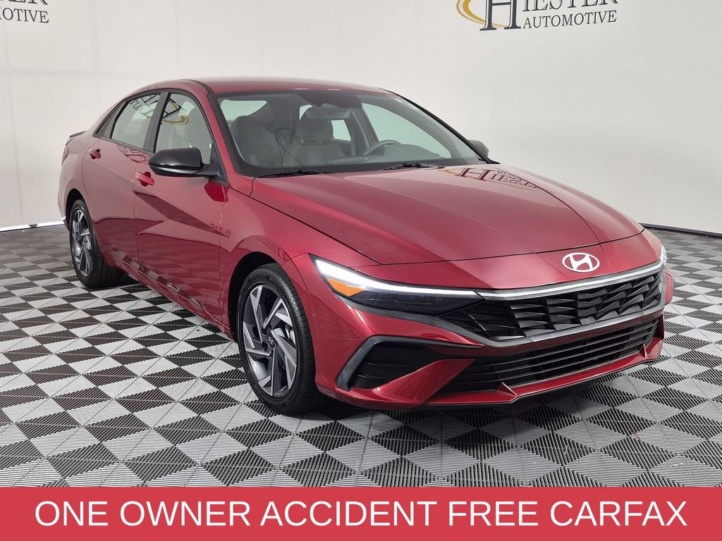 Used 2025 Hyundai Elantra SEL FWD image 2