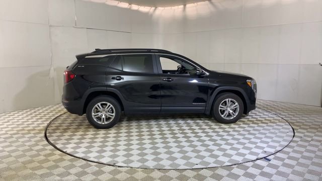 Used 2023 GMC Terrain SLE w/ Driver Convenience Package image 9