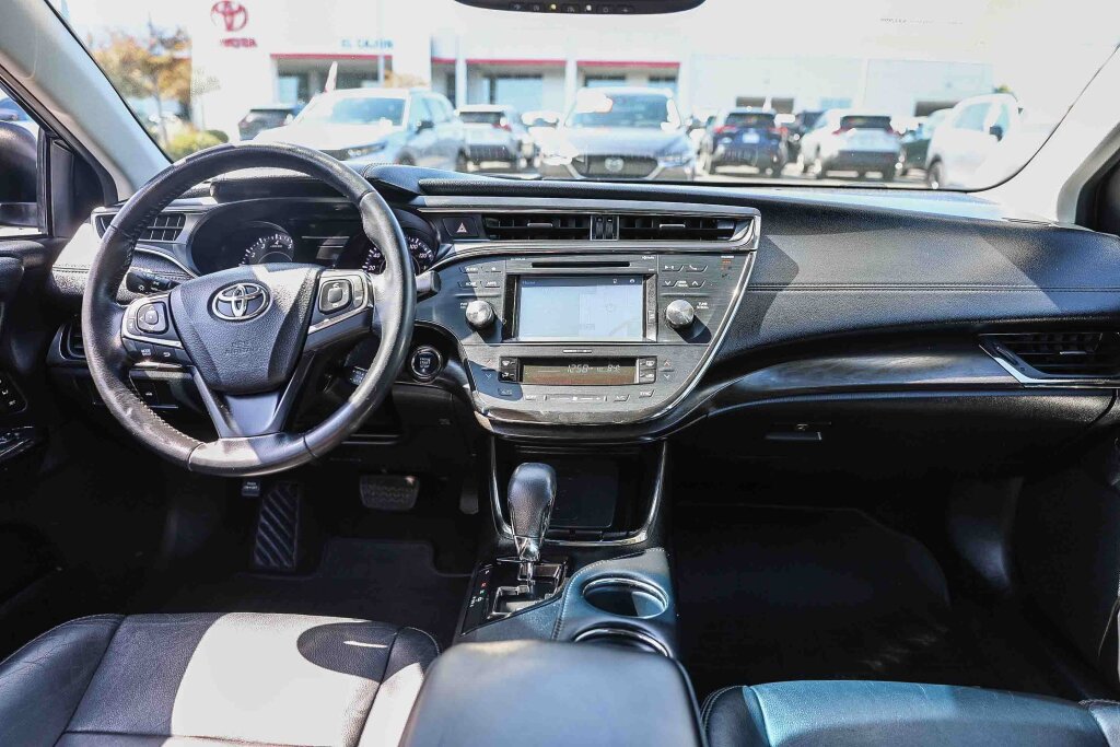 Used 2016 Toyota Avalon XLE Premium FWD image 2