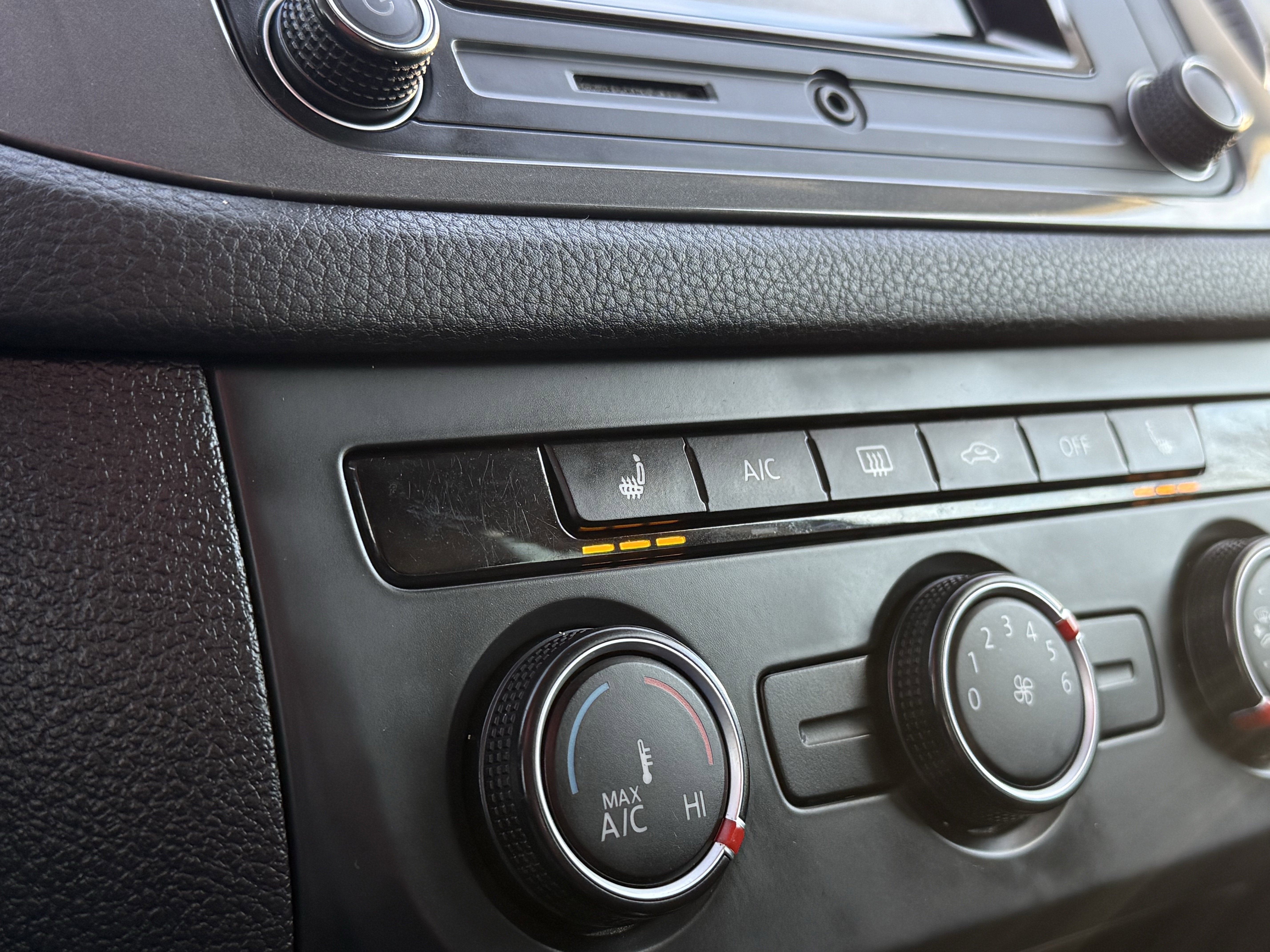 Used 2016 Volkswagen Tiguan S image 4