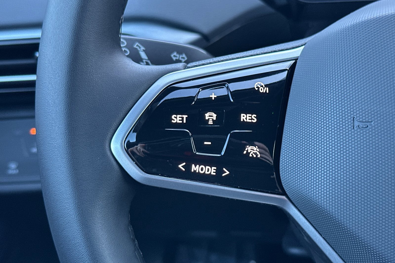 Used 2024 Volkswagen ID.4 2WD image 27